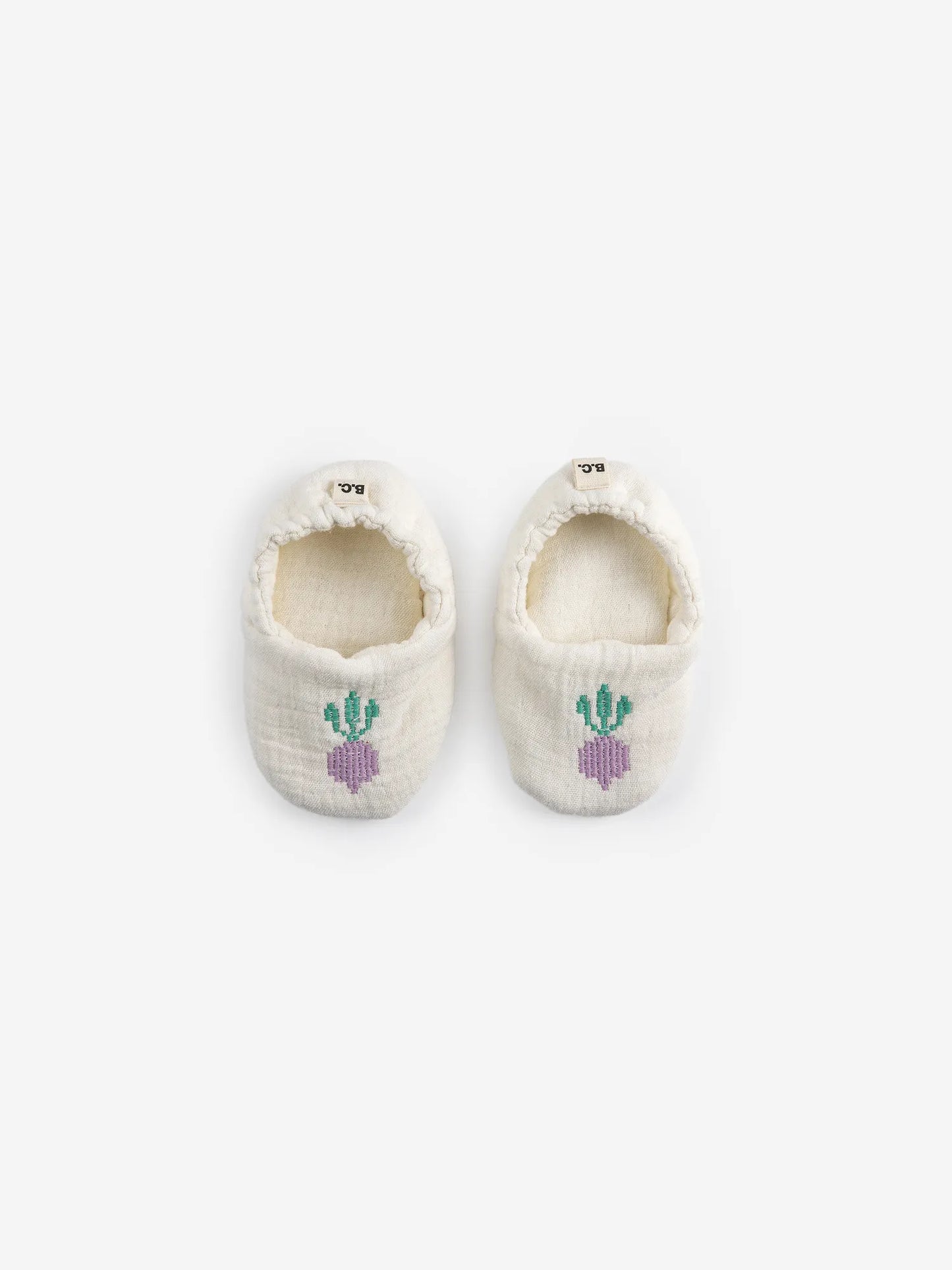 Cool radish all over slippers
