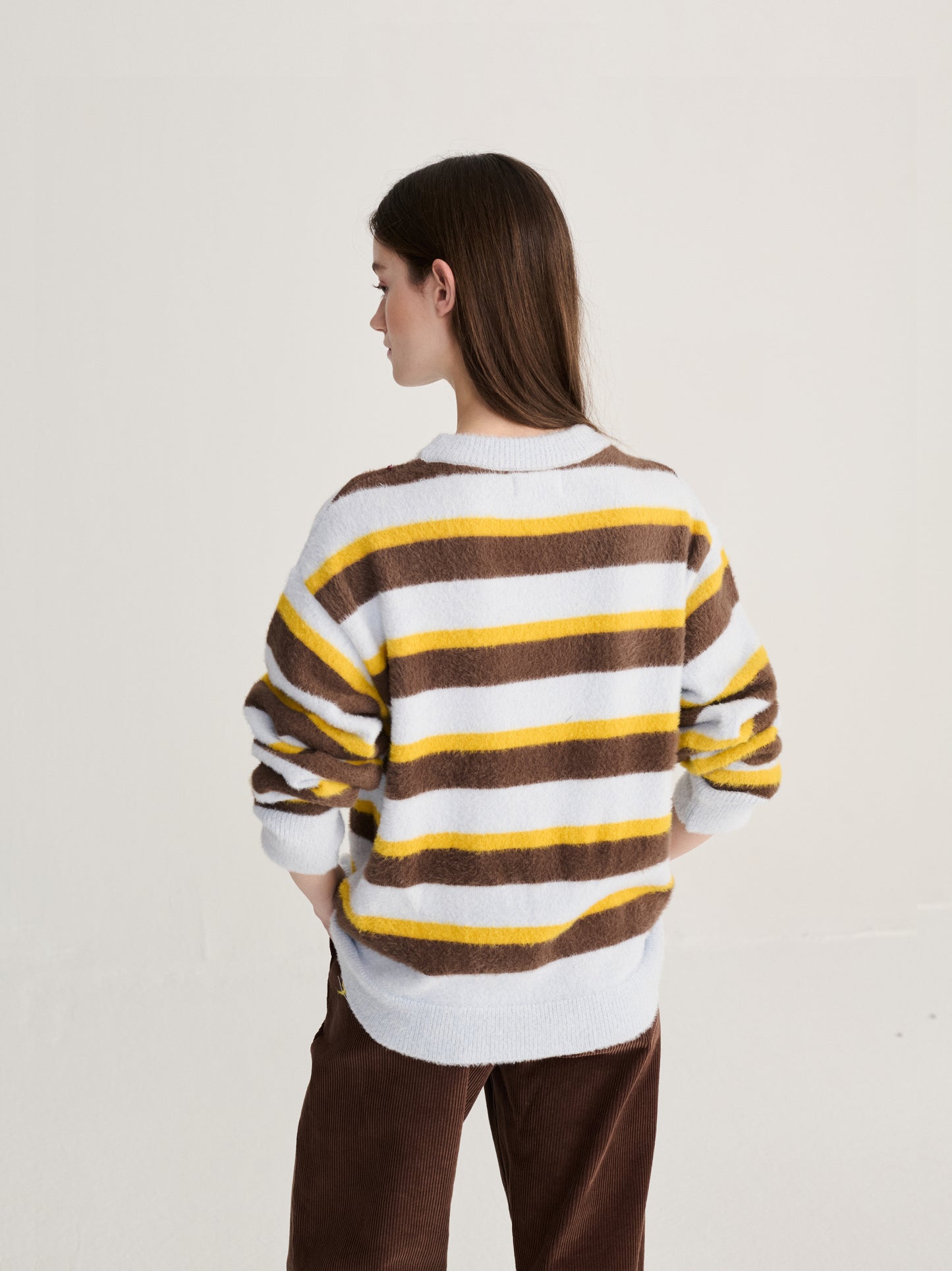 Gestreifter Pullover aus flauschigem Wollmix mit Garn
