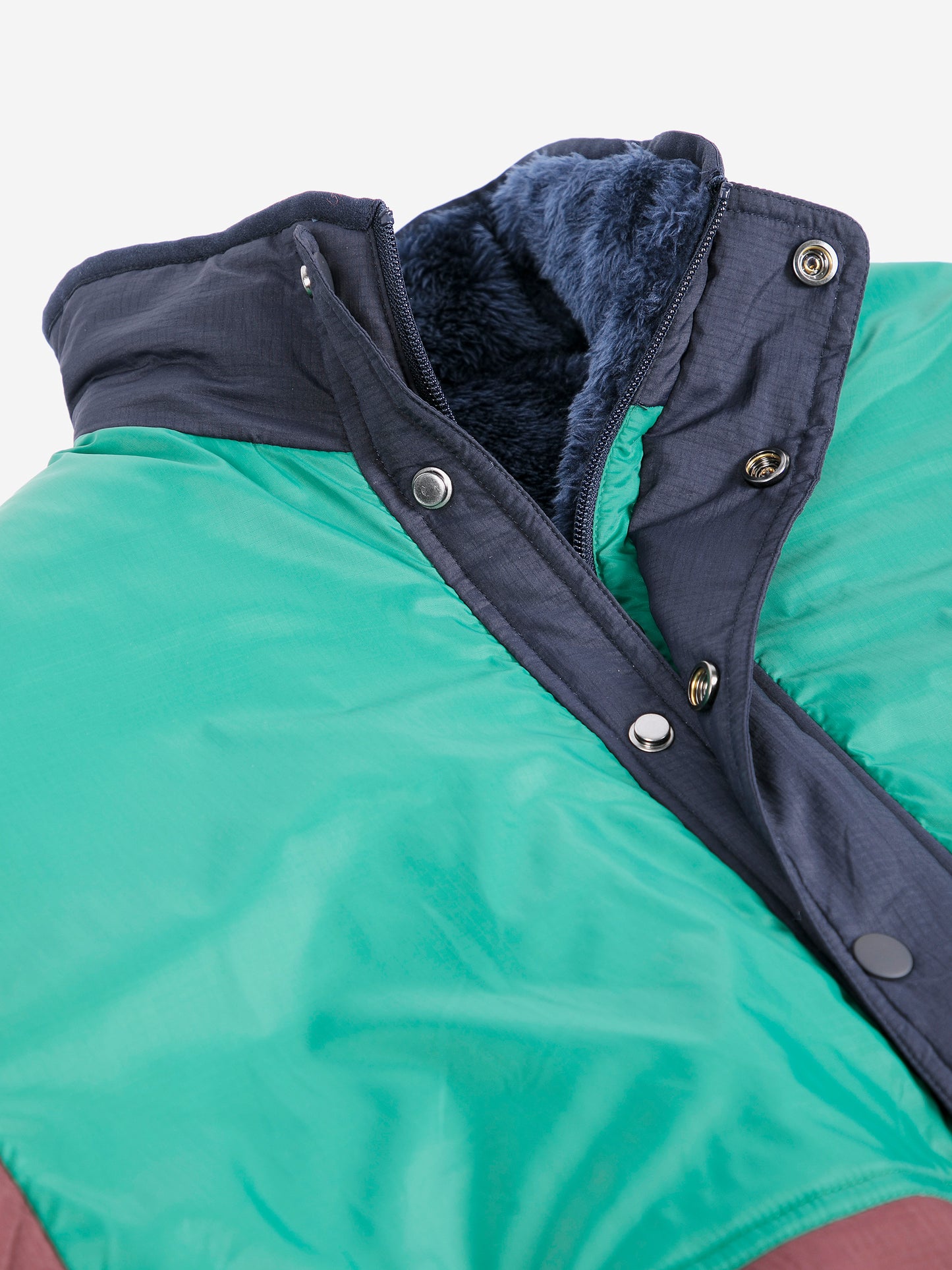 Chaqueta sherpa suave y reversible de nailon
